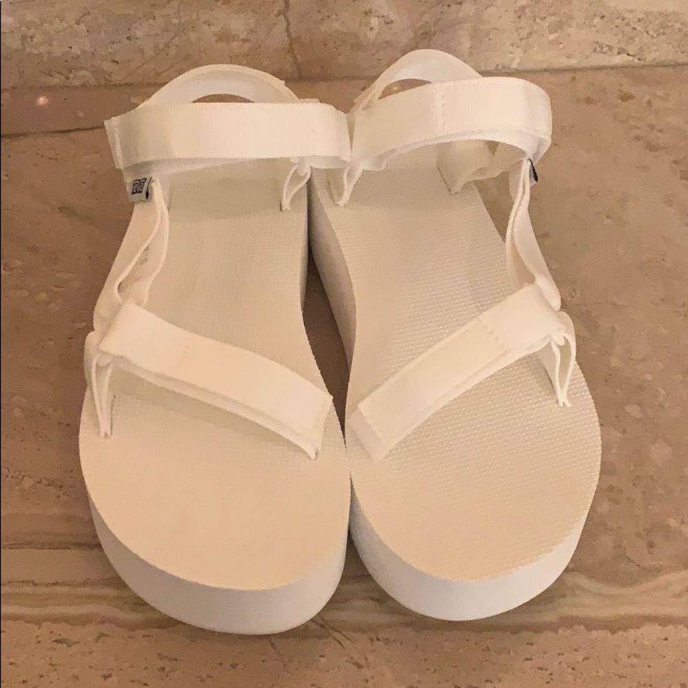 Size 9 brand new, never worn white flatform tevas